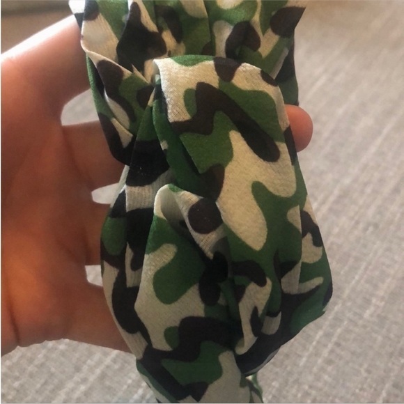 Urban Outfitters Set of 2 Headbands New Without Tags. - Picture 3 of 5
